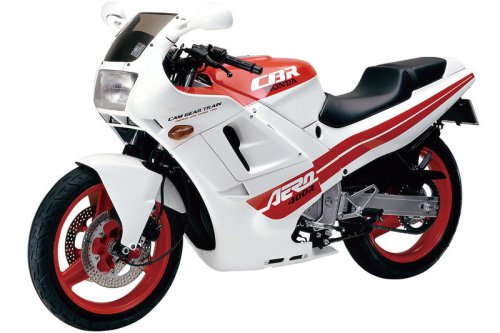 ホンダ「CBR400RR（NC23）」（1988年）｜エアロボディのCBR400R/NC23を元に車体を主に改良しRRを初めて名乗ったレプリカ