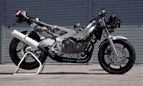 ホンダ「CBR400RR（NC29）」（1990年）新エンジンと低重心フレームによって第2世代に進化した“RR”