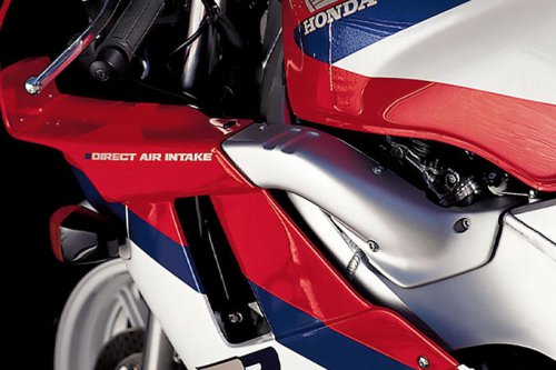 ホンダ「CBR400RR（NC29）」（1990年）新エンジンと低重心フレームによって第2世代に進化した“RR”