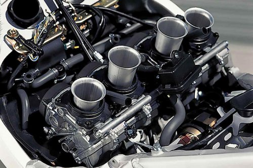 ホンダ「CBR400RR（NC29）」（1990年）新エンジンと低重心フレームによって第2世代に進化した“RR”