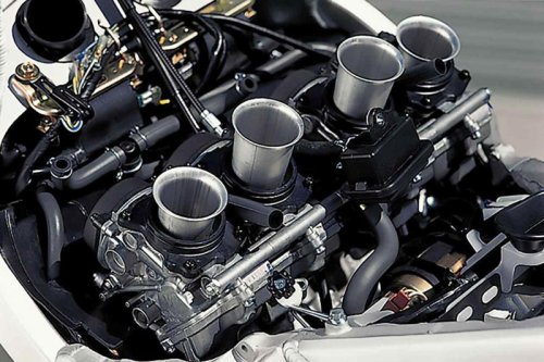 ホンダ「CBR400RR（NC29）」（1990年）新エンジンと低重心フレームによって第2世代に進化した“RR”