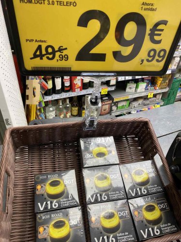 Muchos la compraron por 40 euros o más, pero ¿sabes cuánto cuesta hoy la baliza V-16?: lo que todos quieren saber