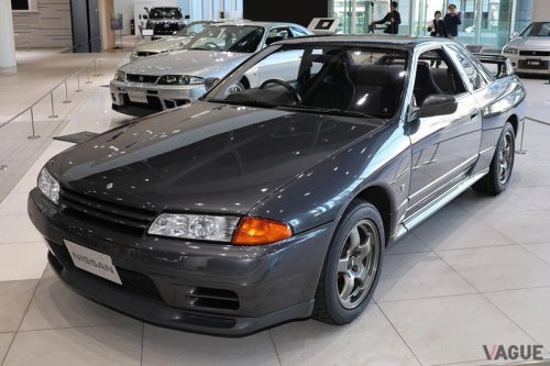 今も大人気の“第2世代「GT-R」”を実車展示！ 歴代モデルでも傑出した個性を誇る日産R32／R33／R34型「スカイラインGT-R」の衰えない魅力とは