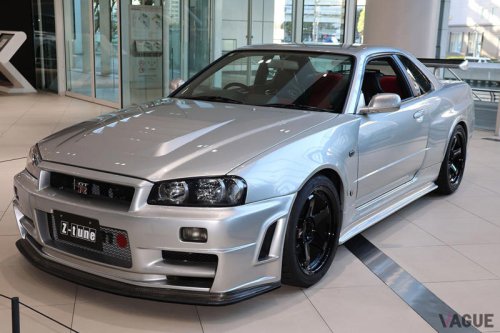 今も大人気の“第2世代「GT-R」”を実車展示！ 歴代モデルでも傑出した個性を誇る日産R32／R33／R34型「スカイラインGT-R」の衰えない魅力とは