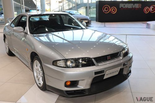 今も大人気の“第2世代「GT-R」”を実車展示！ 歴代モデルでも傑出した個性を誇る日産R32／R33／R34型「スカイラインGT-R」の衰えない魅力とは