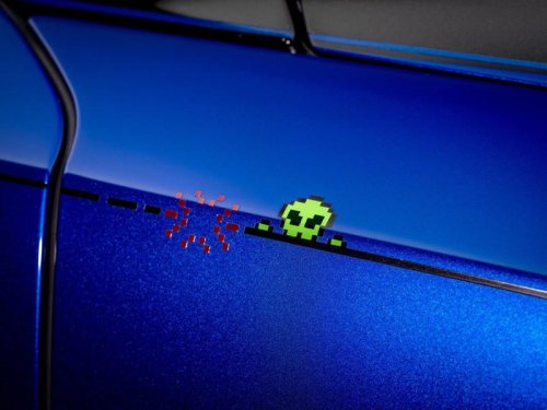 「8ビットで武装したゴースト」ロールスロイスが70年代アーケードを車内にそのまま召喚した