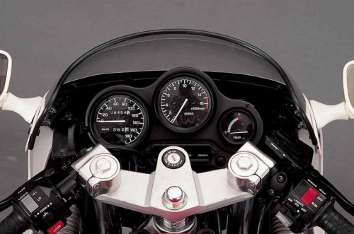 ヤマハ「FZR400（1WG）」（1988年）86年の初期型FZRを元にエンジンを改良し排気デバイスを加える