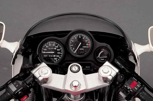 ヤマハ「FZR400（1WG）」（1988年）86年の初期型FZRを元にエンジンを改良し排気デバイスを加える