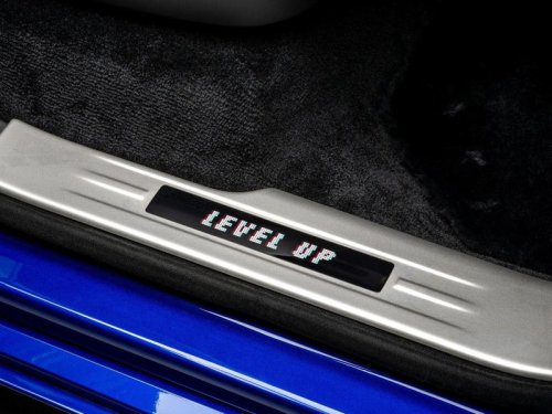 「8ビットで武装したゴースト」ロールスロイスが70年代アーケードを車内にそのまま召喚した