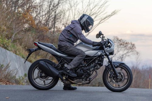 スズキ『SV650X』ってどんなバイク？ 燃費や足つき性、スペックの他、おすすめポイントや装備を解説します！【スズキのバイク！の新車図鑑▶650cc編／SUZUKI SV650X（2025）】