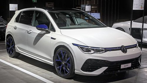 10 vehicles that quietly survived trends that killed competitors