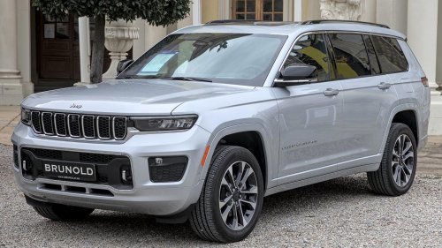 20 Cars You See Everywhere You Go In America