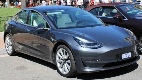 20 Cars You See Everywhere You Go In America