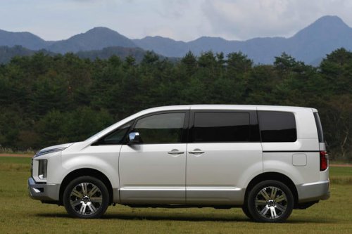 三菱 デリカD:5の売れ行きが倍増した理由は? 最新マイナーチェンジの進化点と唯一無二の魅力を解説