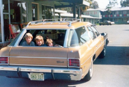 20 vintage photos of cars from the smokin’ seventies