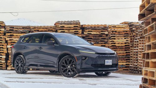 Nissan Murano vs Toyota Crown Signia comparison