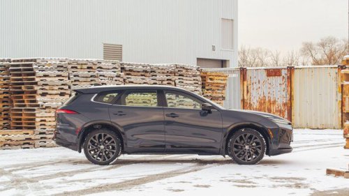 Nissan Murano vs Toyota Crown Signia comparison