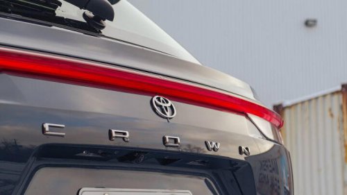 Nissan Murano vs Toyota Crown Signia comparison