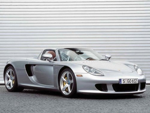 ポルシェ カレラGTはレース用の917をモチーフにし、乗り手を選ぶスーパーマシンだった【スーパーカークロニクル・完全版／055】