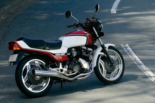 ホンダ「CBX400F」（1981年）長年のレース活動で蓄積された先進技術を結集したスーパースポーツ【空冷4発ヨンヒャク回顧録】