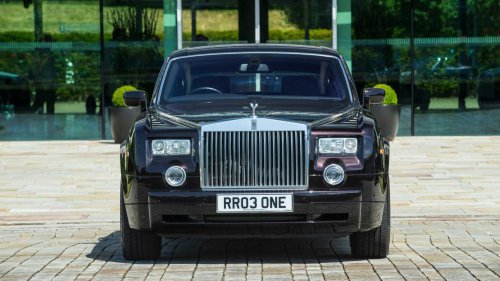 An early 2000s Rolls-Royce Phantom now costs the same as a new Genesis G90