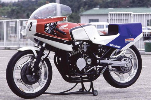 ホンダ「CBX400F」（1981年）長年のレース活動で蓄積された先進技術を結集したスーパースポーツ【空冷4発ヨンヒャク回顧録】