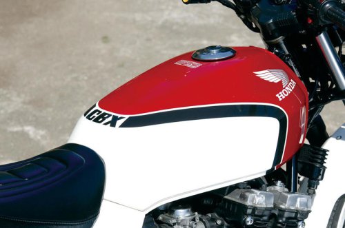 ホンダ「CBX400F」（1981年）長年のレース活動で蓄積された先進技術を結集したスーパースポーツ【空冷4発ヨンヒャク回顧録】