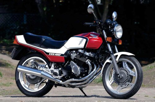 ホンダ「CBX400F」（1981年）長年のレース活動で蓄積された先進技術を結集したスーパースポーツ【空冷4発ヨンヒャク回顧録】