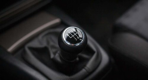 Dura más tiempo un coche automático o uno manual: expertos aclaran qué tipo de transmisión tiene resiste mejor el paso del tiempo