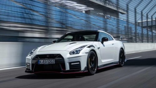 12 performance cars with better power-to-weight ratios than the 2024 Mustang Dark Horse