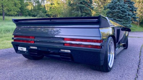 Vector W8: First car to break 600 pound-feet of torque