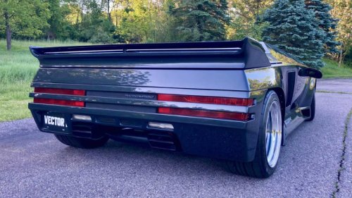 Vector W8: First car to break 600 pound-feet of torque
