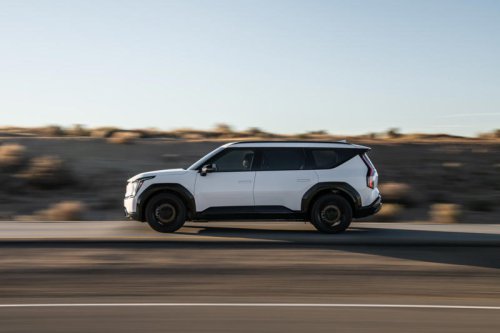 Kia EV9's March lease deals make the Tesla Model X hard to justify