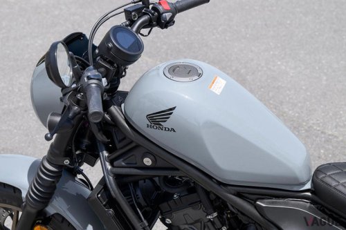 なんだかんだでバイクは「丸目」が人気だよね!クラシカルな雰囲気が流行の兆し 中型バイクでいま注目の「ネイキッド」3選