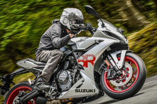 【失敗】フルカウル「GSX-8R」に「ネイキッドの軽快さ」を上乗せする実験は予想外の結果に…だけど思わぬ拾い物が?【SUZUKI GSX-8R ／ 試乗インプレ・レビュー 中編】