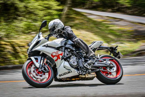 【失敗】フルカウル「GSX-8R」に「ネイキッドの軽快さ」を上乗せする実験は予想外の結果に…だけど思わぬ拾い物が?【SUZUKI GSX-8R ／ 試乗インプレ・レビュー 中編】