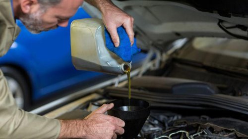Estos errores de mantenimiento del coche hacen rico a tu mecánico, te contamos cómo puedes evitarlos
