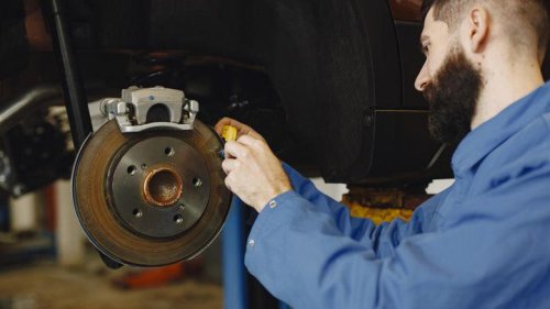 Estos errores de mantenimiento del coche hacen rico a tu mecánico, te contamos cómo puedes evitarlos
