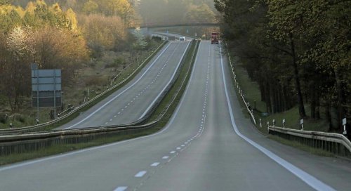 Así puedes evitar que tu coche pierda potencia en subidas largas: la técnica de un conductor experto para mantener la velocidad