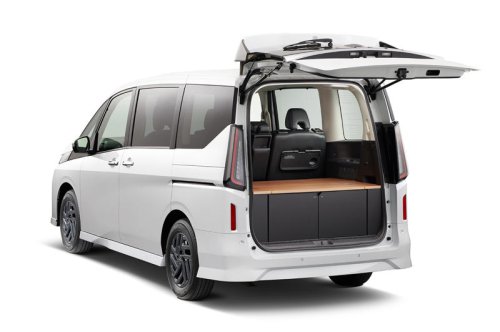 日産が「セレナ」をマイナーチェンジ フロントグリルのパターンを変更