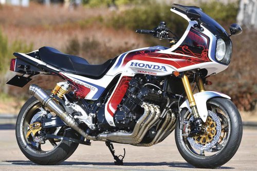ACサンクチュアリー CBX（ホンダ CBX）RCM初の6気筒車にワンオフを駆使してコンプリート化【Heritage&Legends】