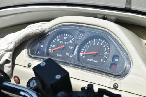 雨も日差しもへっちゃら! 屋根付き三輪バイク「AP TRIKES125」の魅力