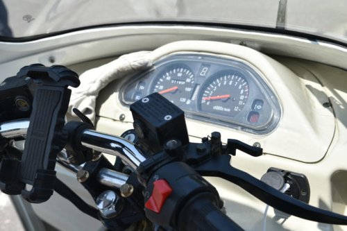 雨も日差しもへっちゃら! 屋根付き三輪バイク「AP TRIKES125」の魅力