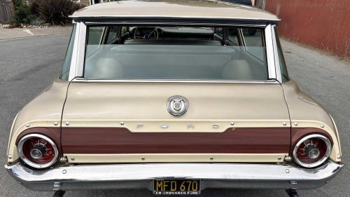 This 1960s big block muscle car wagon packed over 400 HP