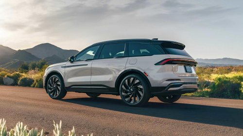 10 luxury hybrids that blend spaciousness with efficiency