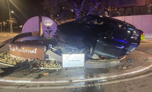 Conducían a 151 km/h, se fugaron y chocaron con una rotonda: lo peor fue quién era el conductor y sus acompañantes