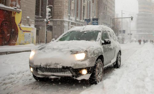 Adiós a la corrosión: la sal que derrite la nieve en la carretera puede dañar tu coche y así puedes evitarlo