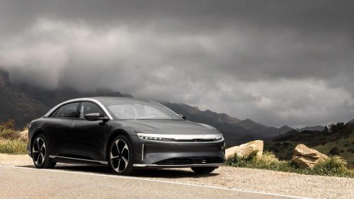 BMW i7: The luxury EV sedan that understands the assignment