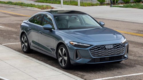 The Japanese luxury sedan more sporty than a BMW 5 Series