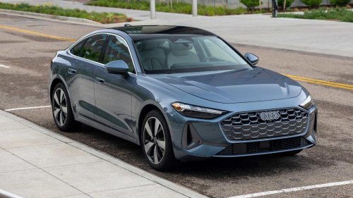 The Japanese luxury sedan more sporty than a BMW 5 Series